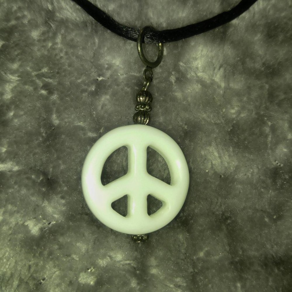 King's Jewelry 17" Peace Sign Necklace